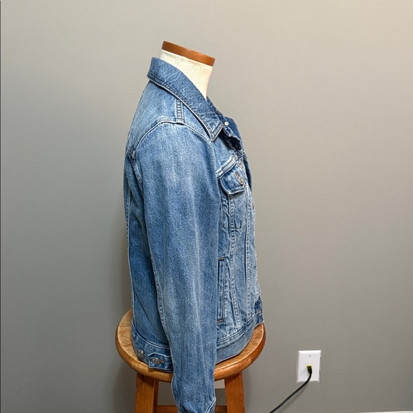 Madewell - The Classic Jean Jacket in Medford Wash - Size Small - Picture 7 of 11